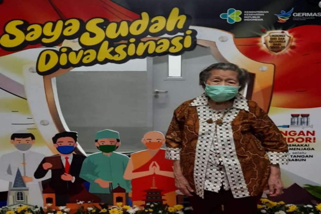 HEBAT, UMAT KHONGHUCU USIA 93 TAHUN IKUT VAKSINASI COVID-19!