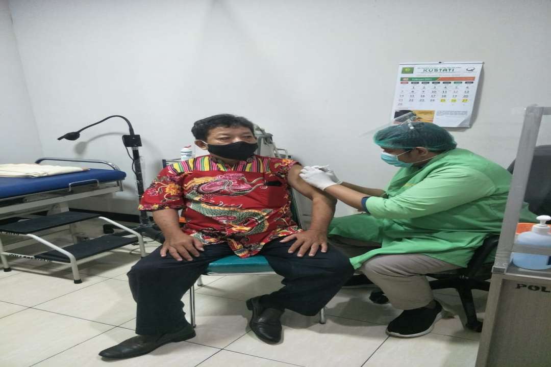 MAKIN SOLO PRIORITASKAN VAKSINASI COVID-19 UNTUK ROHANIWAN PENGAJAR DI SEKOLAH TRIPUSAKA