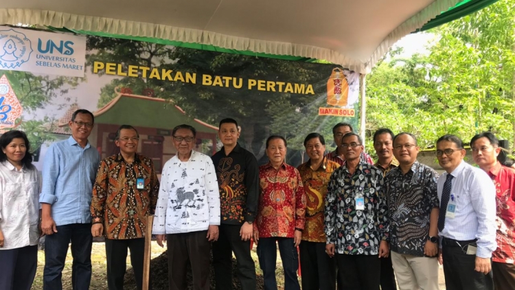 Peletakan batu pertama pembangunan kelenteng di Universitas Sebelas Maret Solo